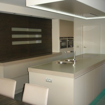 keuken met grote schuifkasten